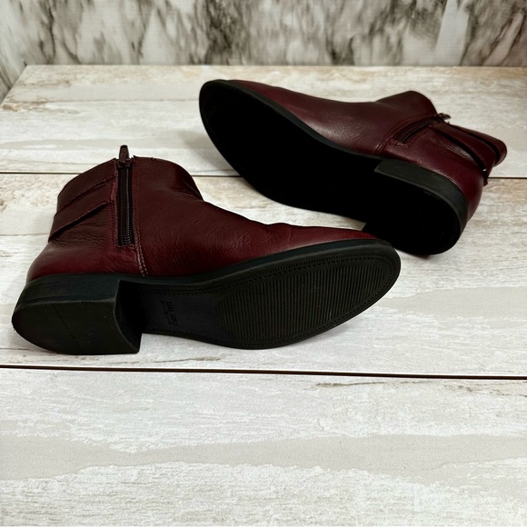 Zara Girls Sz 34 US Sz 2.5 3 Red Wine Leather Bootie Shoes Side Zip Gold Accents - Picture 7 of 10